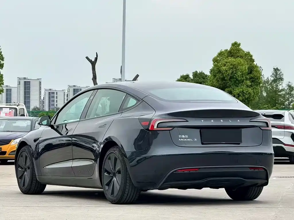 Tesla Model 3 — миниатюра 9