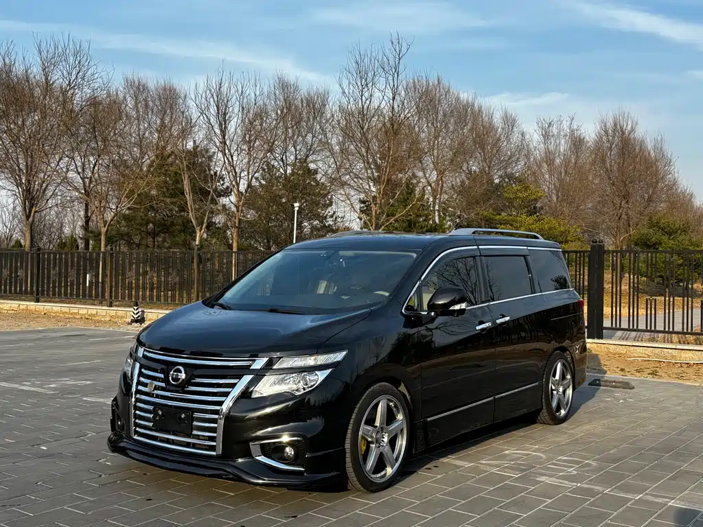 Nissan Quest 2015