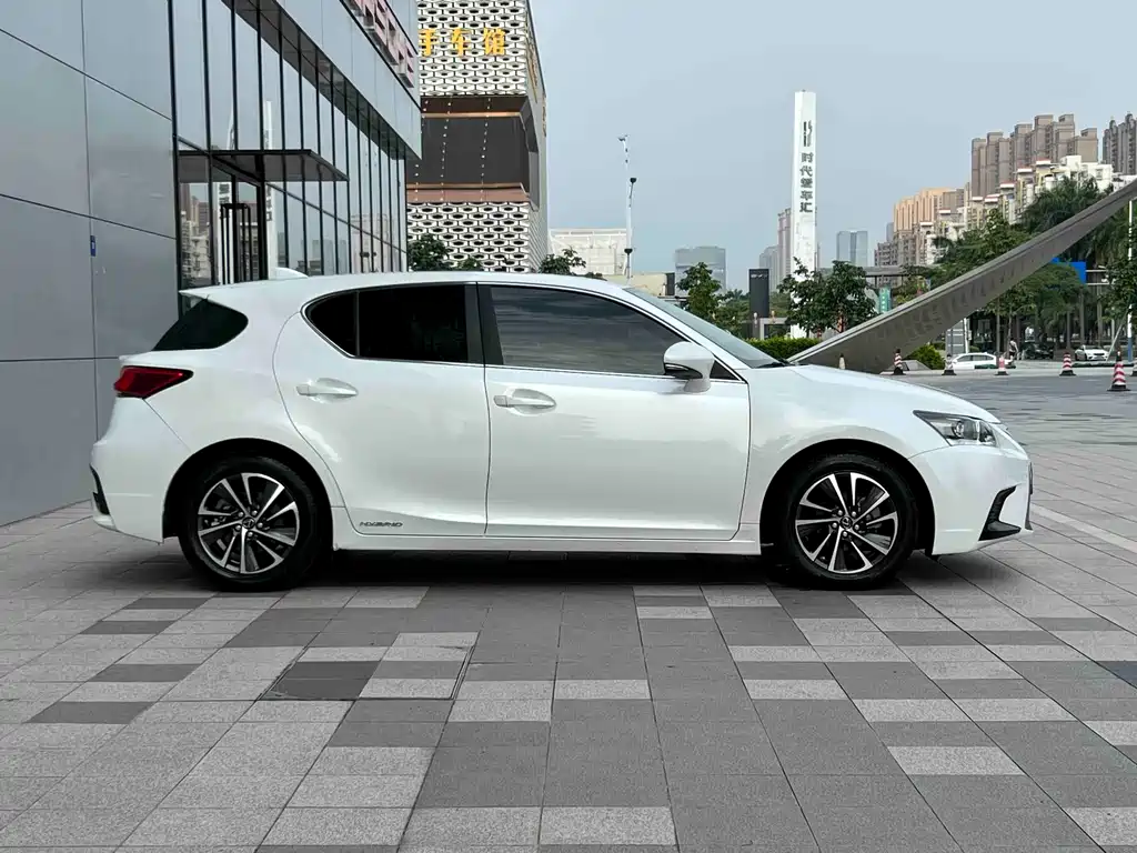 Lexus CT 2017 CT200h Elite V