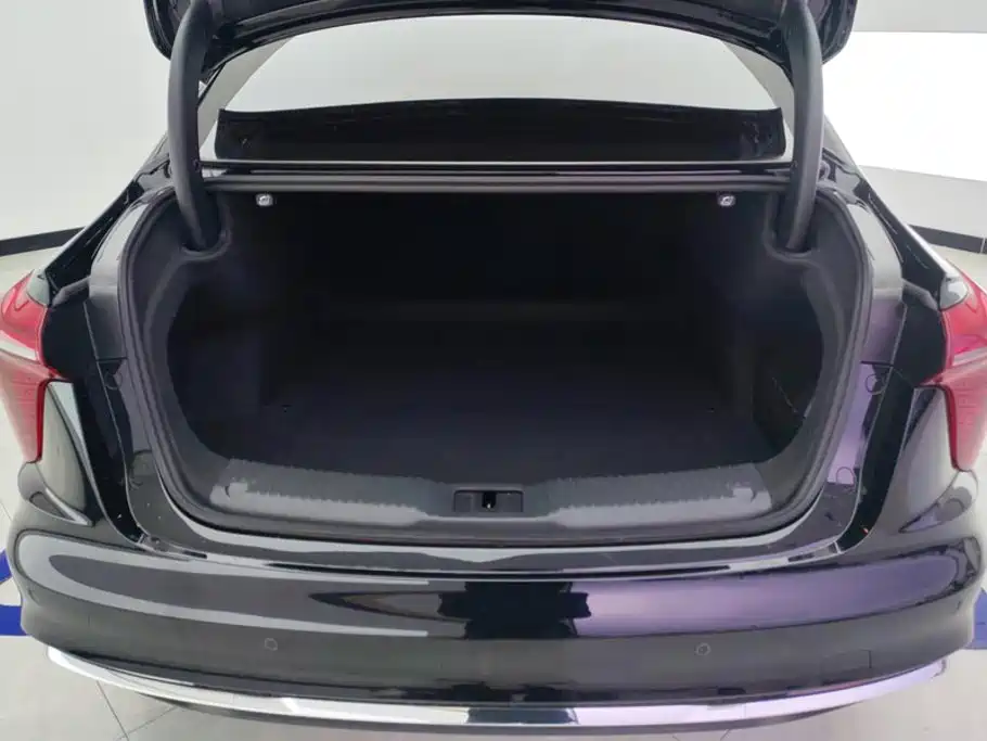 Hongqi Hongqi H5 — миниатюра 4