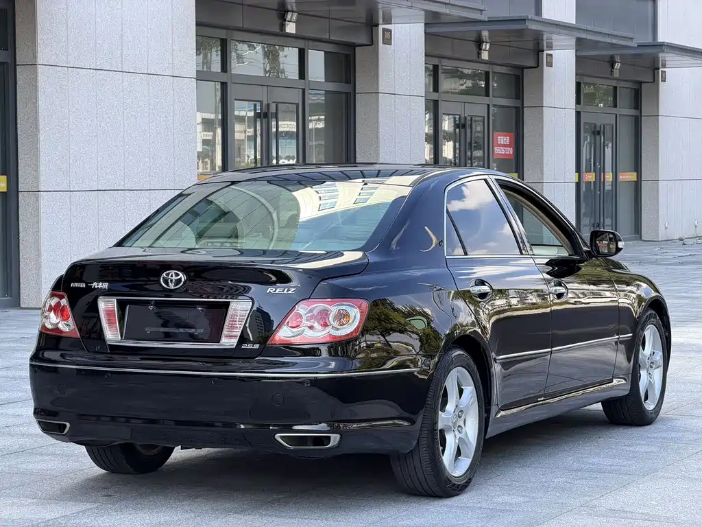 Toyota Reiz — миниатюра 6