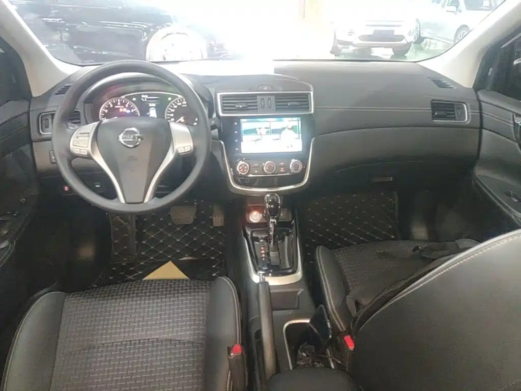 Nissan Tiida — миниатюра 10