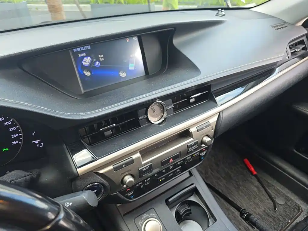 Lexus ES — миниатюра 13