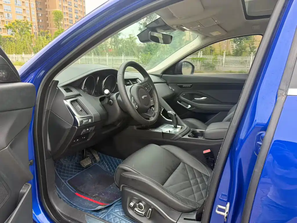 Jaguar E-PACE — миниатюра 7