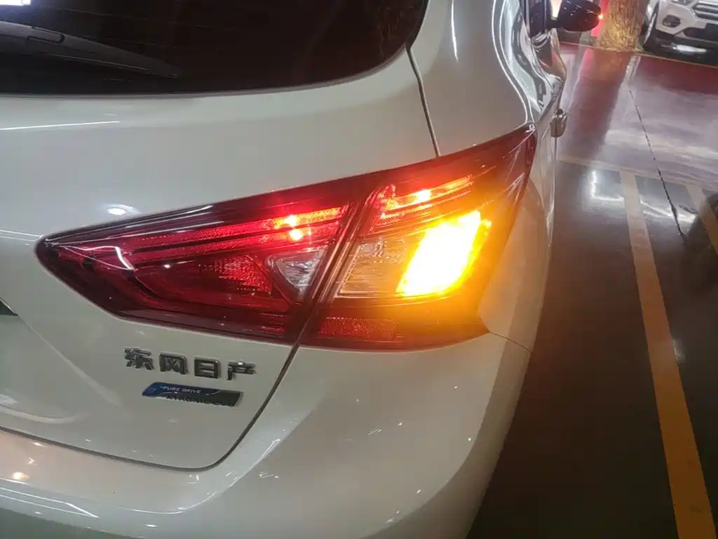 Nissan Tiida — миниатюра 8