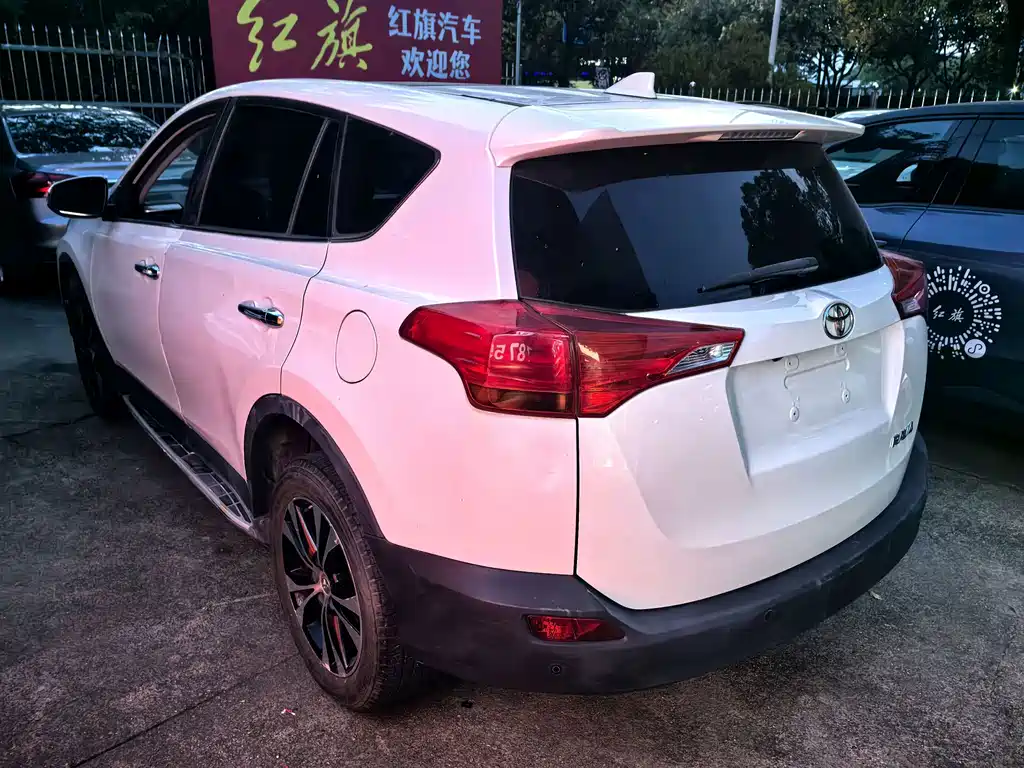 Toyota RAV4 — миниатюра 12