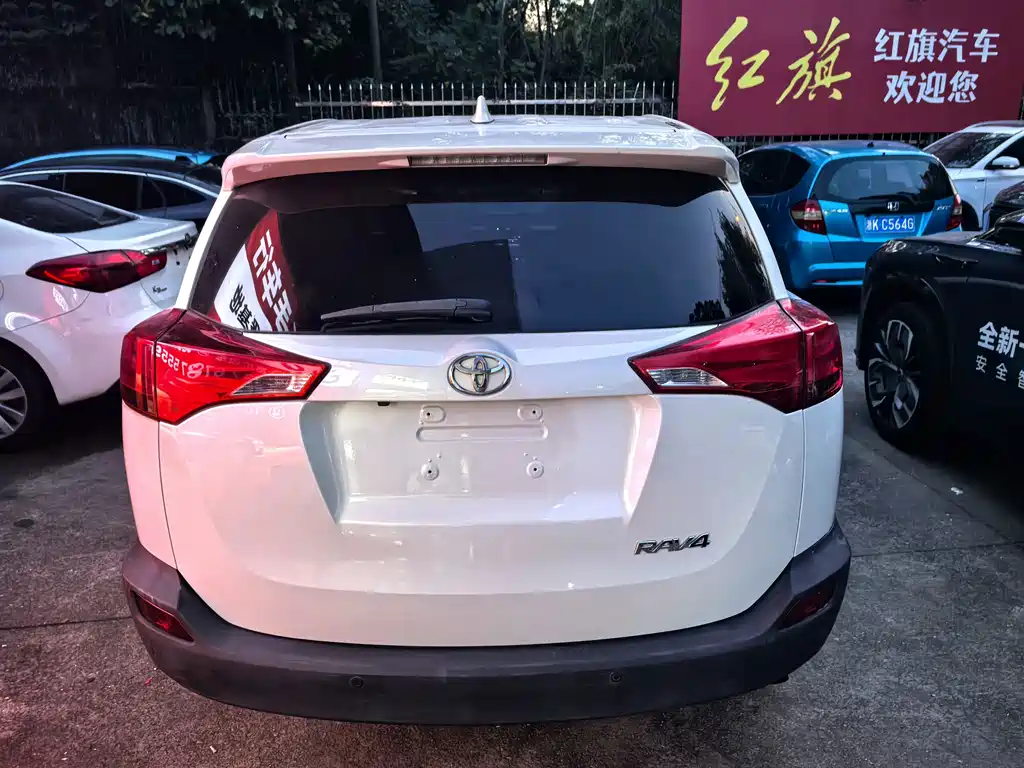 Toyota RAV4 — миниатюра 13