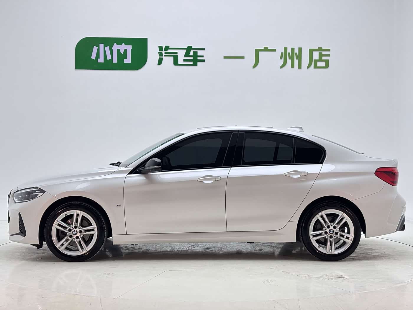 BMW 1 Series 1.5 л 2023 г. Белый, пробег 11000 км