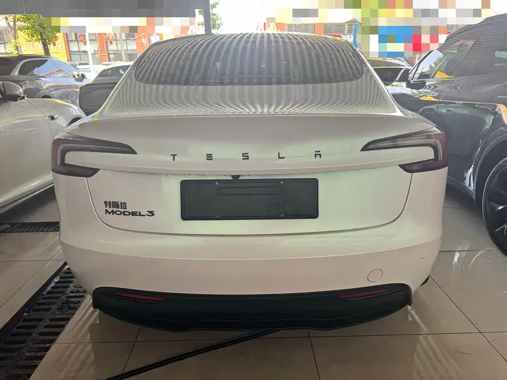 Tesla Model 3 — миниатюра 12