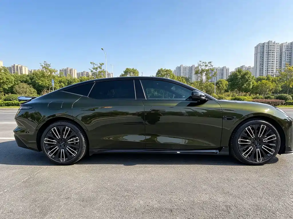 Lynk & Co 10 — миниатюра 9