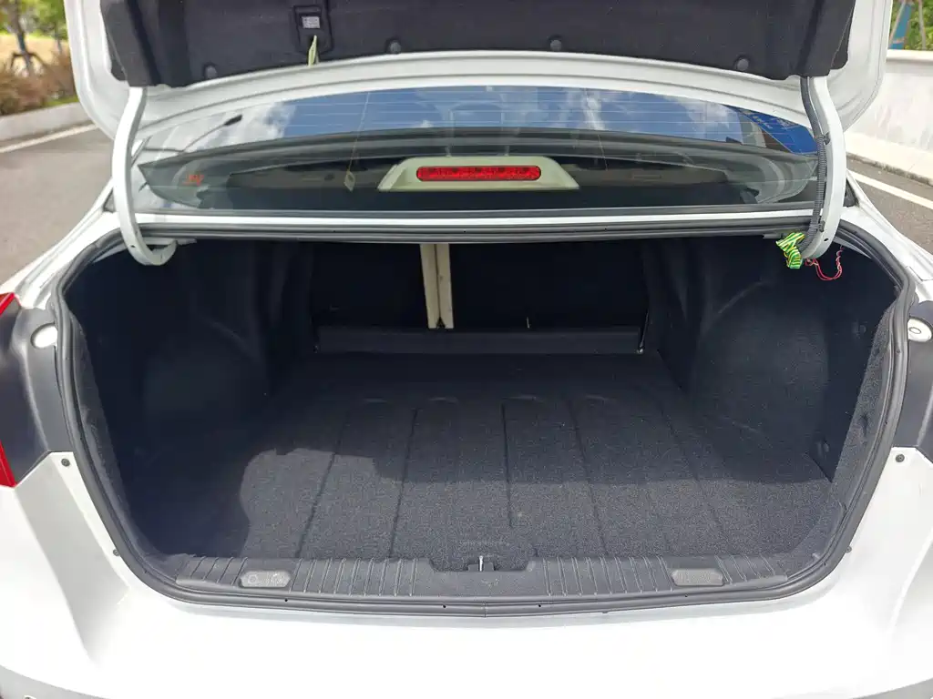 Buick Excelle — миниатюра 9