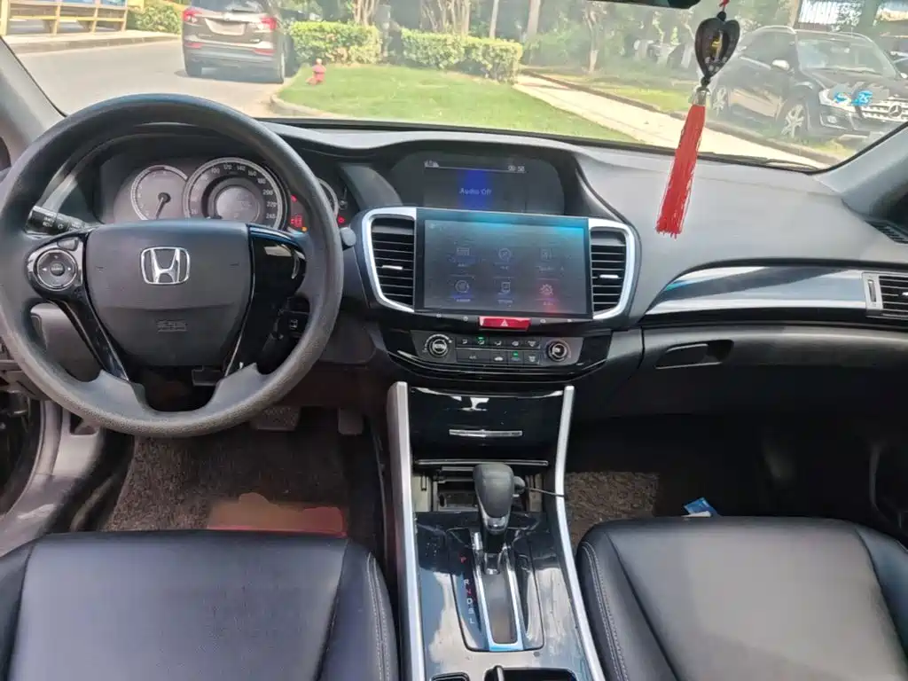 Honda Accord — миниатюра 10