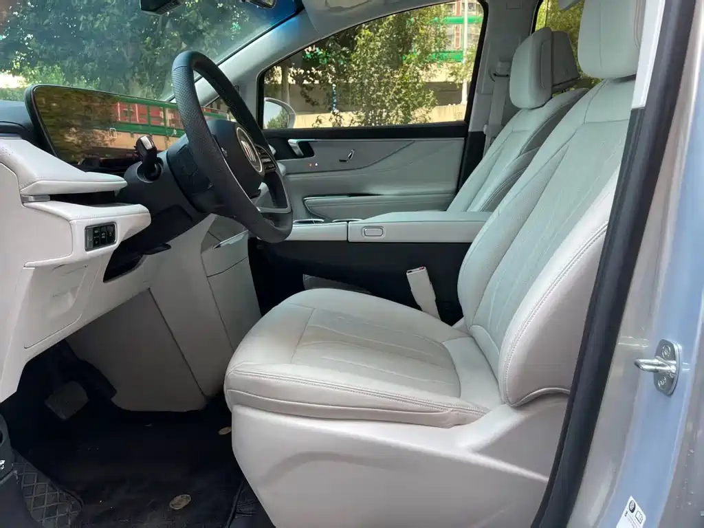 Buick GL8 Hybrid — миниатюра 8