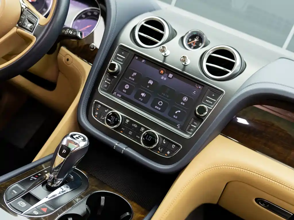 Bentley Bentayga — миниатюра 16