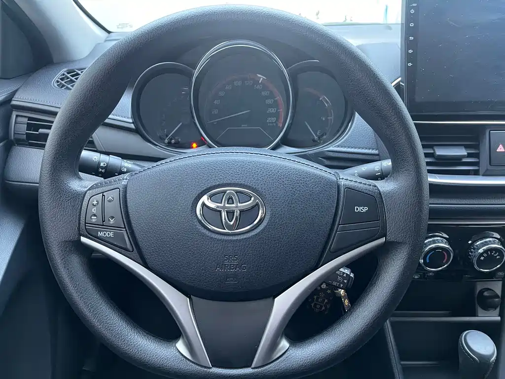 Toyota Yaris L — миниатюра 10