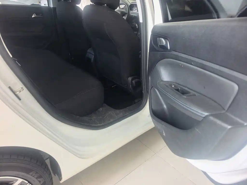 Peugeot 308 — миниатюра 13