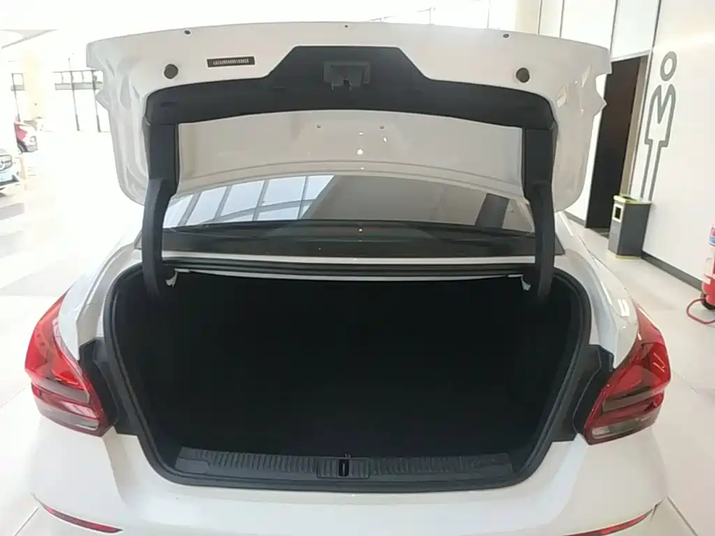 MG MG5 Scorpio — миниатюра 19
