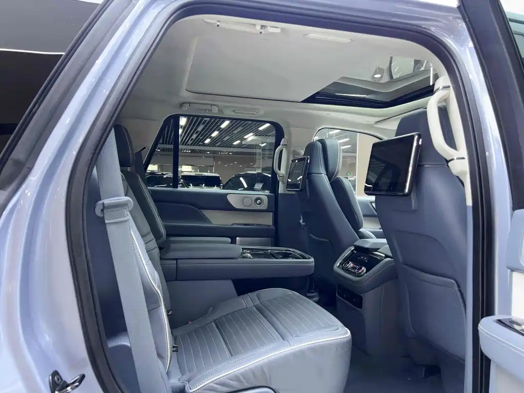 Lincoln Navigator — миниатюра 5