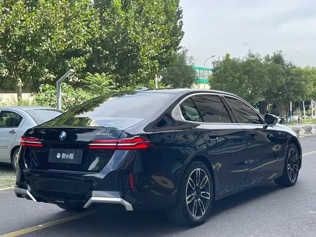 BMW 5 Series — миниатюра 4