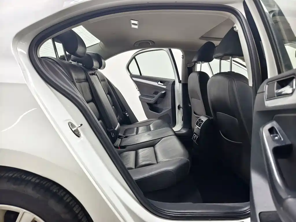 Volkswagen Sagitar — миниатюра 16