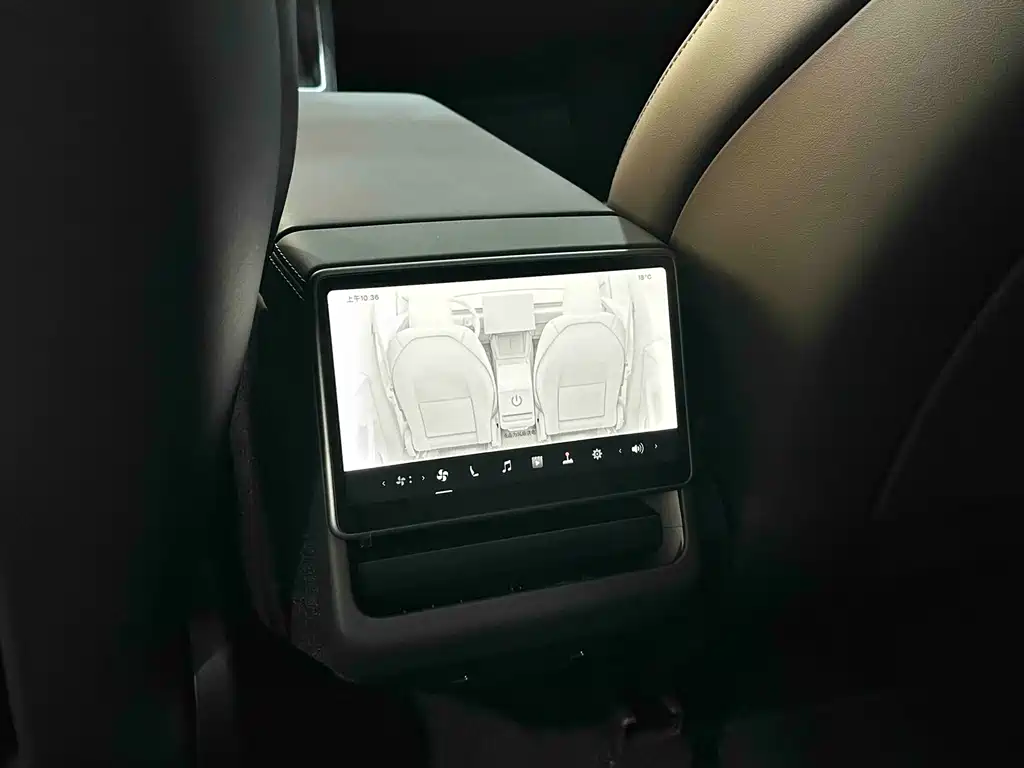 Tesla Model Y — миниатюра 4