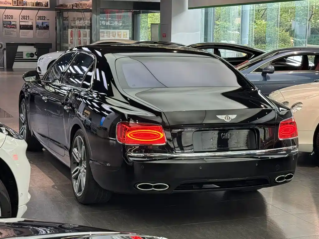 Bentley Flying Spur 4.0T V8 Standard Edition, фото 4
