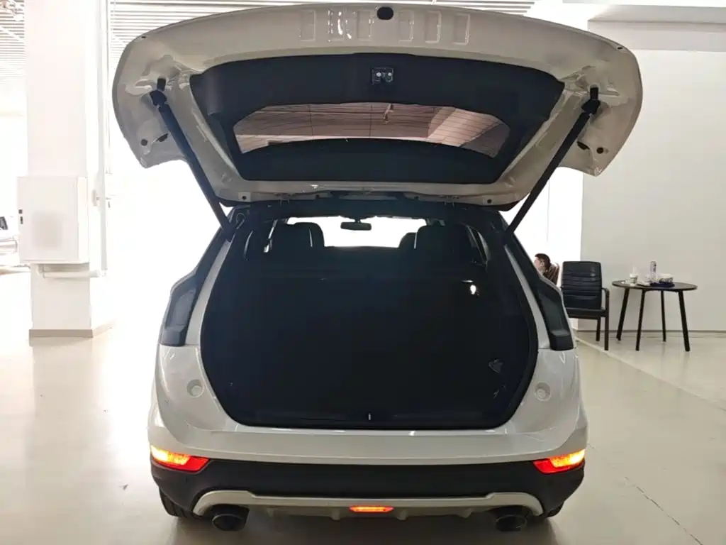 Lincoln MKC — миниатюра 19