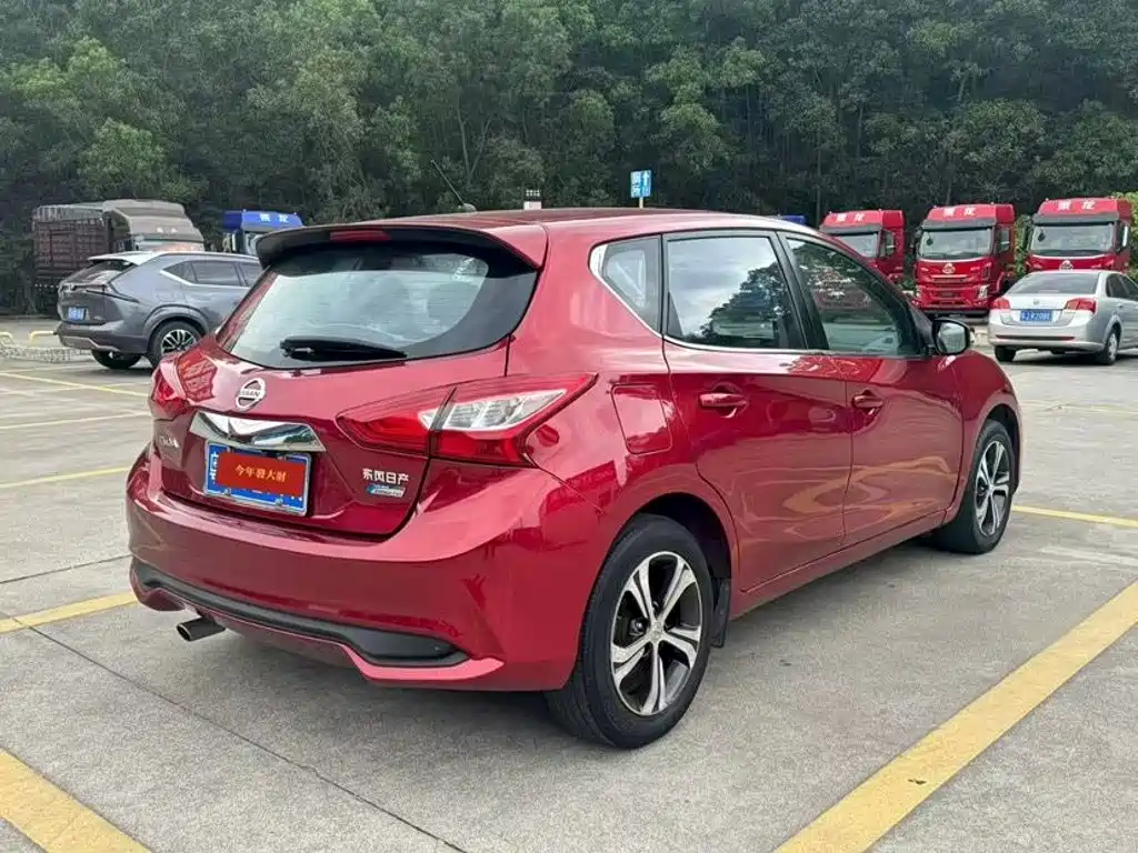 Nissan Tiida — миниатюра 6