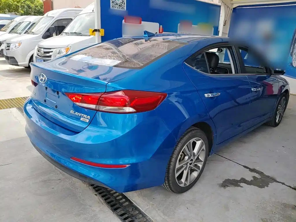 Hyundai Elantra — миниатюра 7