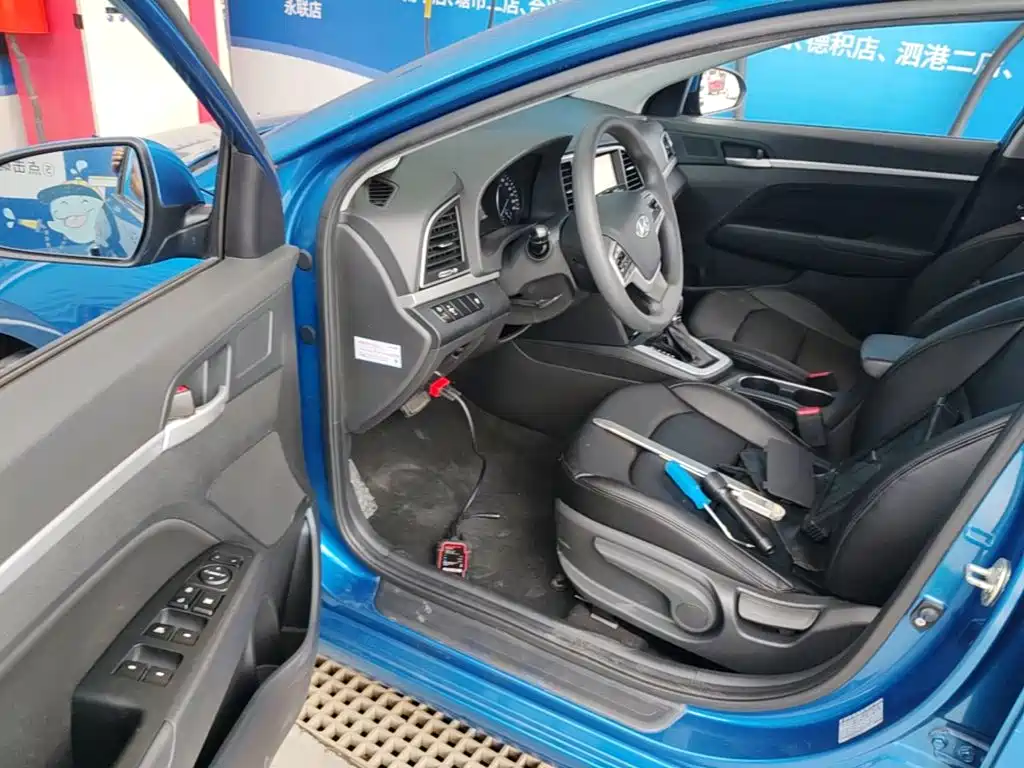 Hyundai Elantra — миниатюра 16