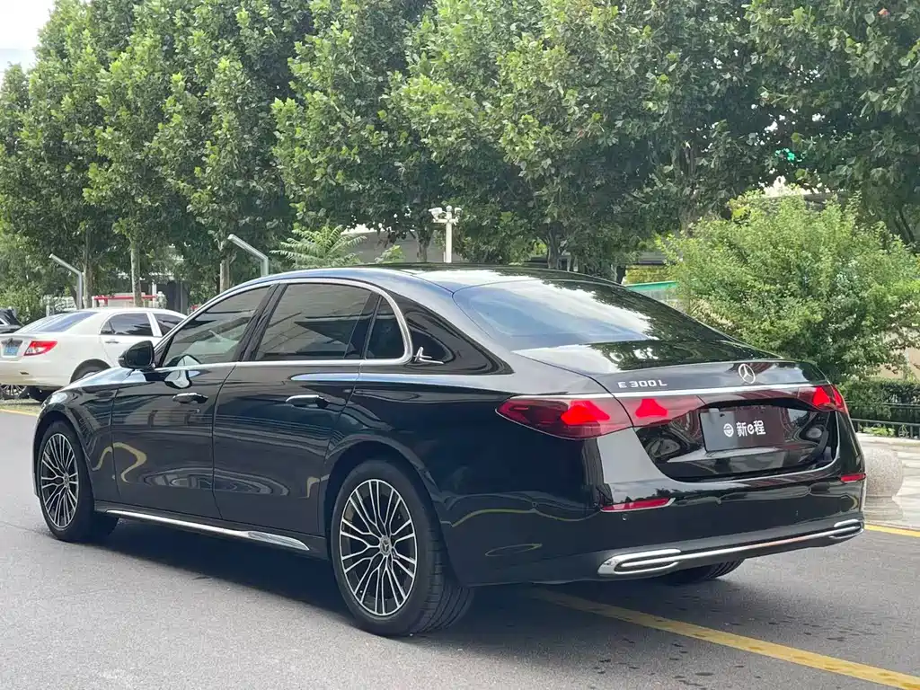 Mercedes-Benz E-Class — миниатюра 4