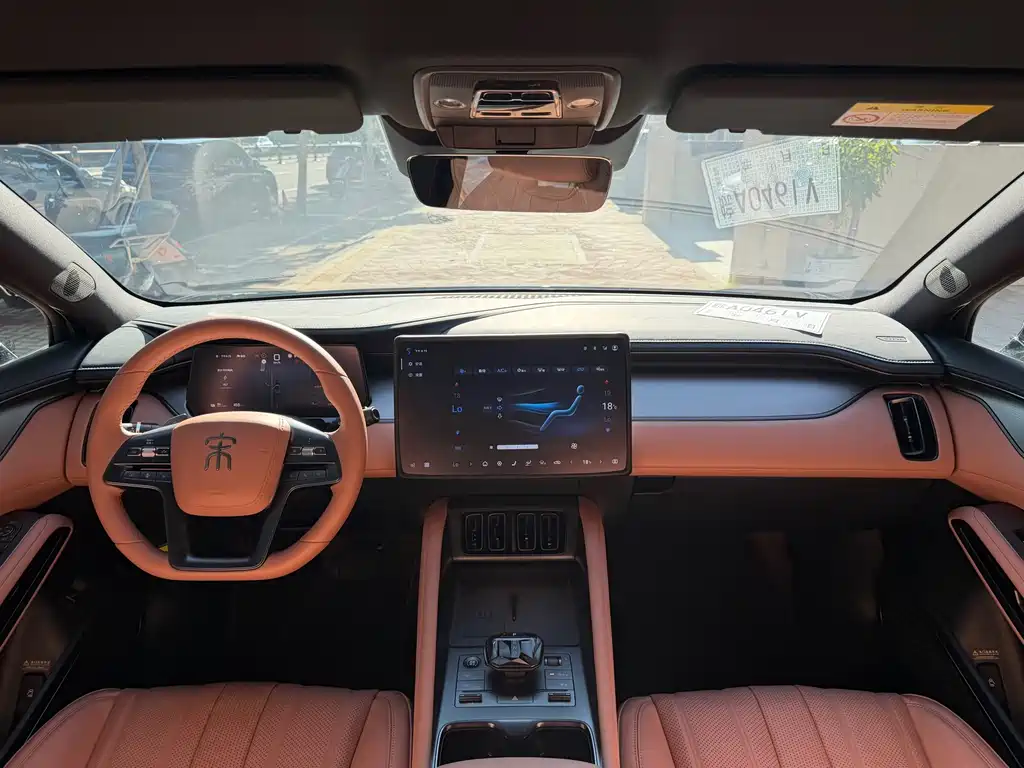 BYD L EV — миниатюра 5