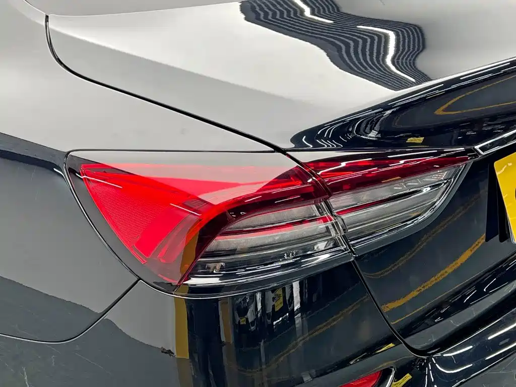 Maserati Quattroporte — миниатюра 12