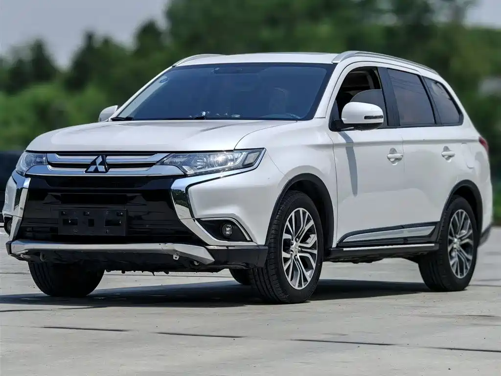 Mitsubishi Outlander 2018 2.0L 7 мест