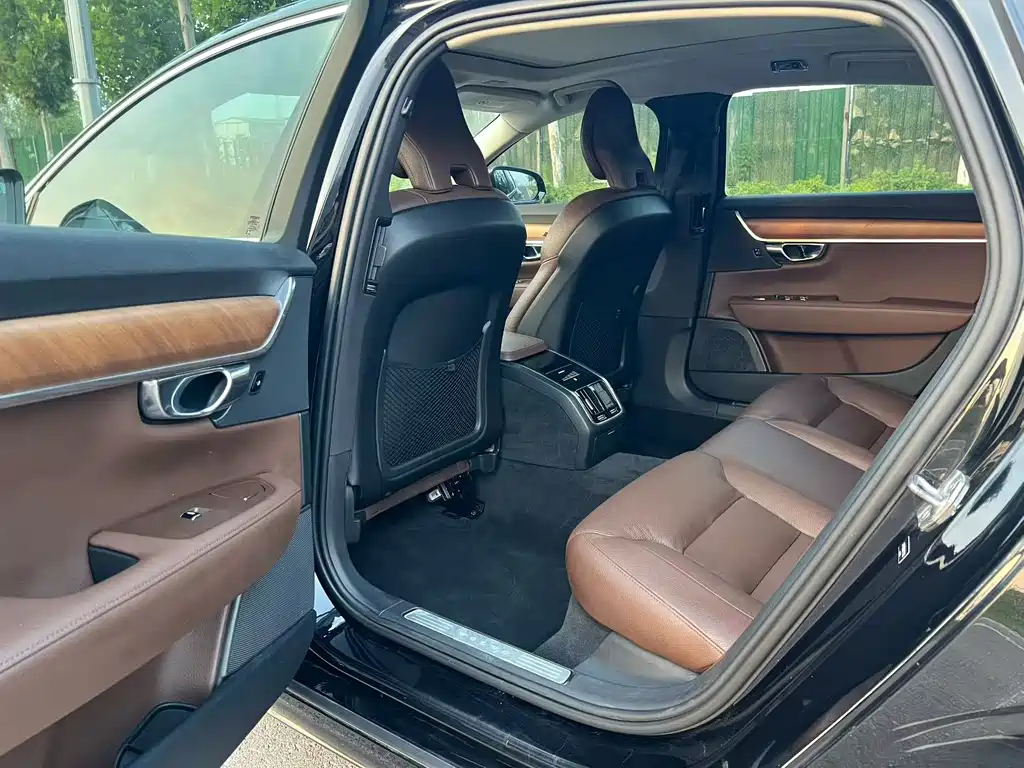 Volvo S90 — миниатюра 6