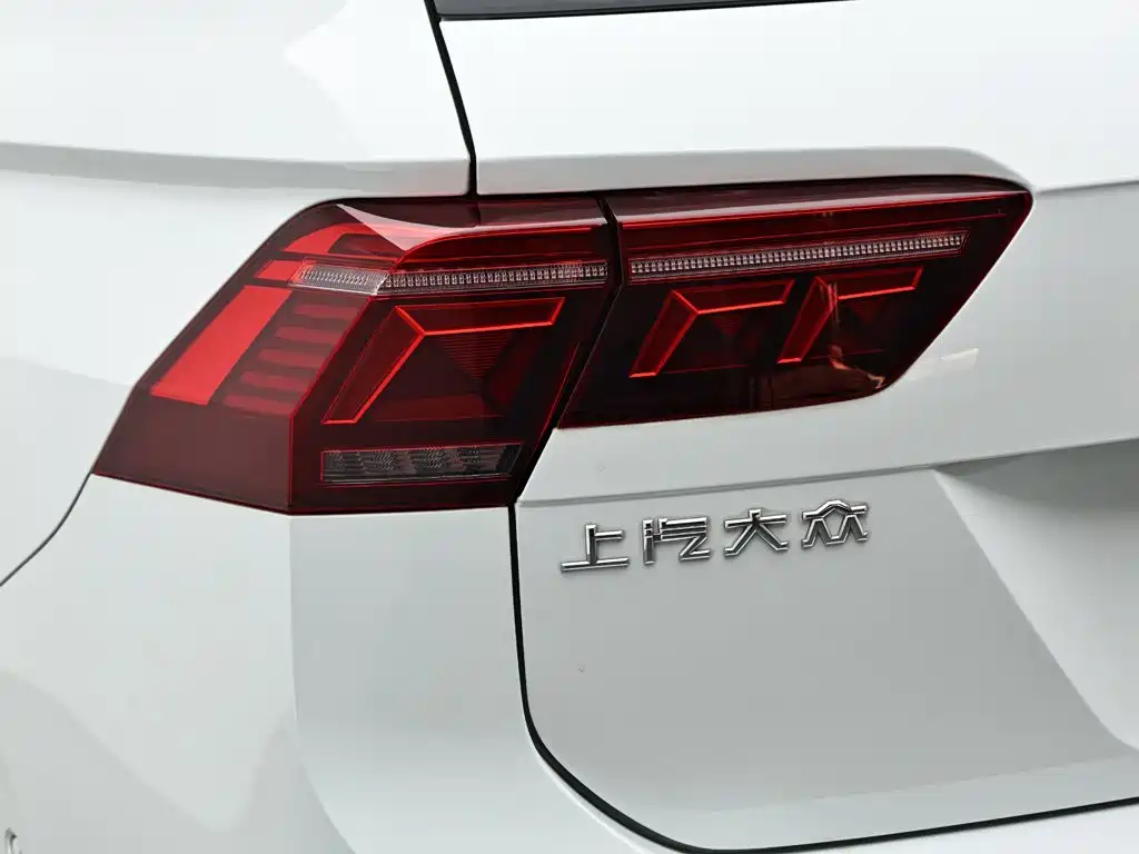 Volkswagen Tiguan L PHEV — миниатюра 7