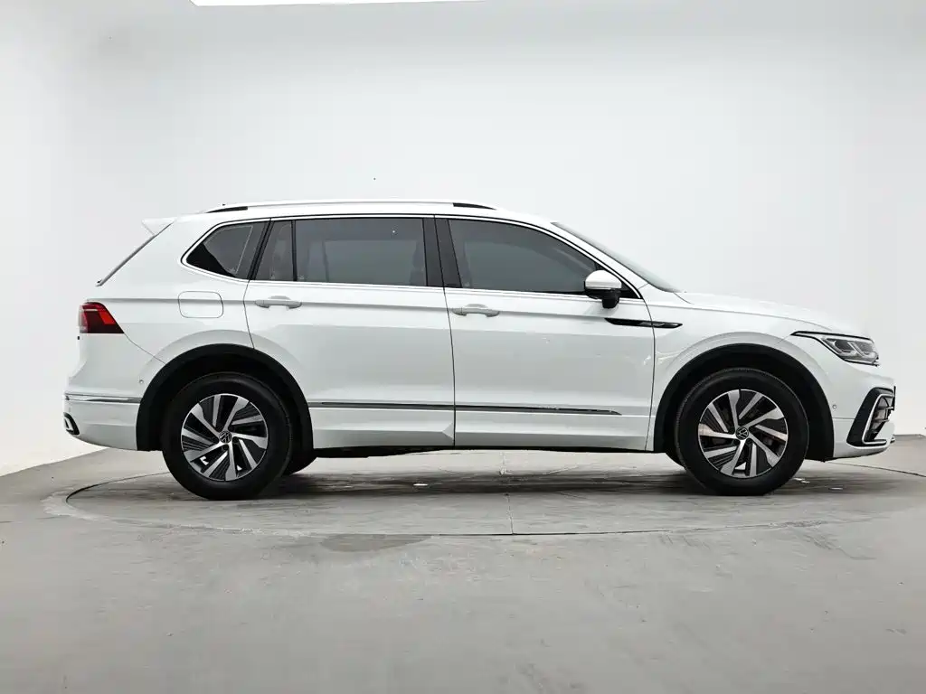 Volkswagen Tiguan L PHEV — миниатюра 5