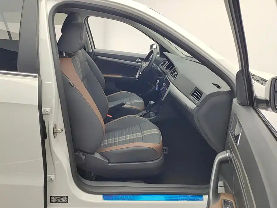 Volkswagen Lavida — миниатюра 8