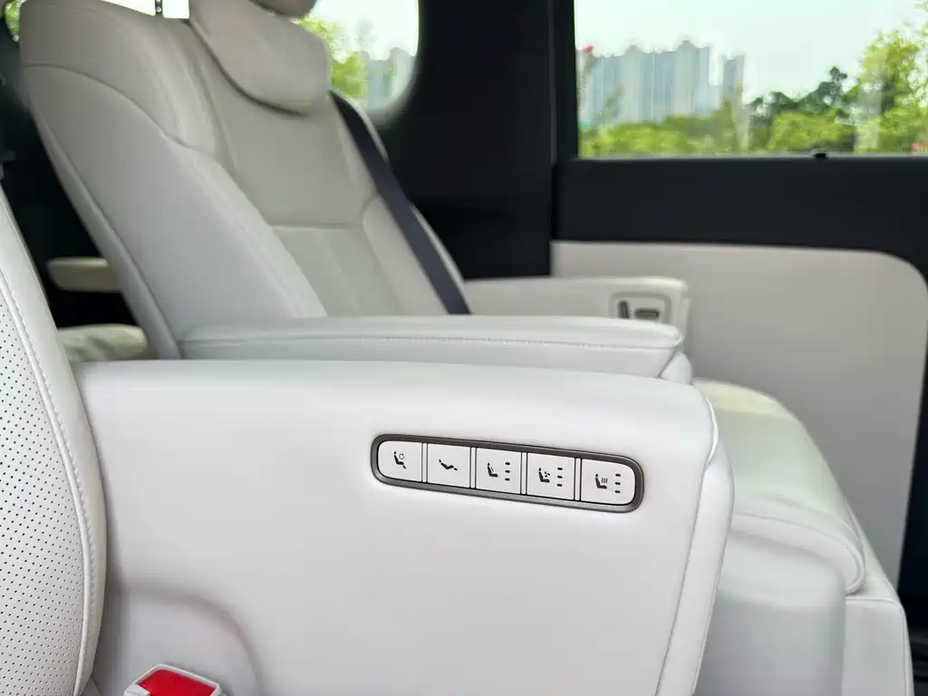 Li Auto Li MEGA — миниатюра 19