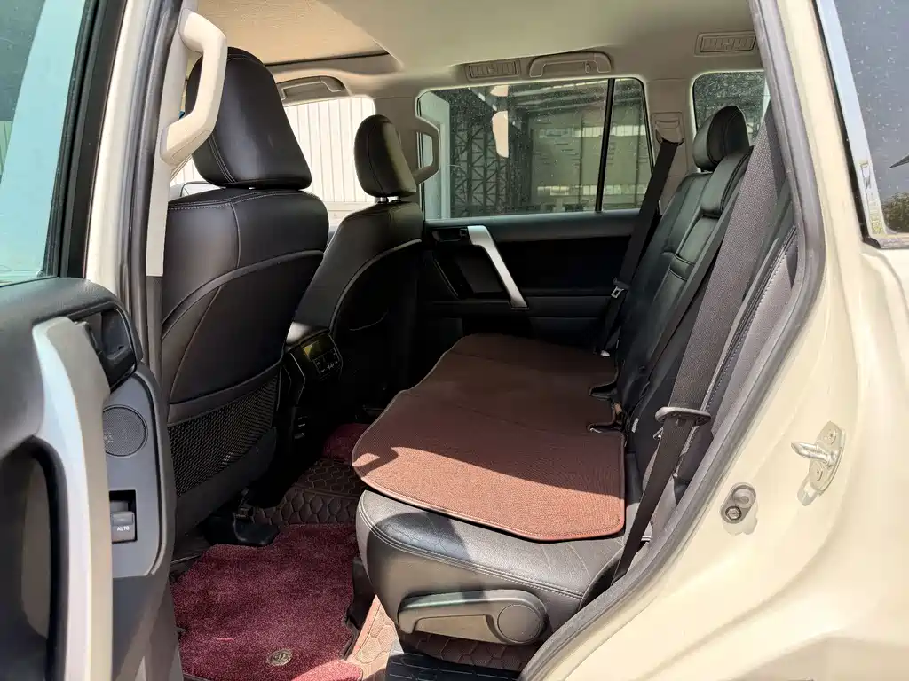 Toyota Land Cruiser Prado 2016 2.7L AT Luxury