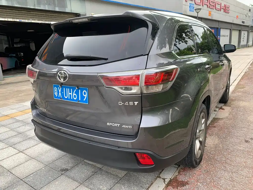 Toyota Highlander 2015 2.0T Luxury 7 мест
