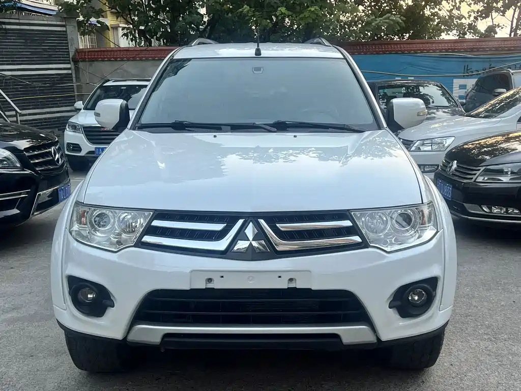 Mitsubishi Pajero Sport — миниатюра 2