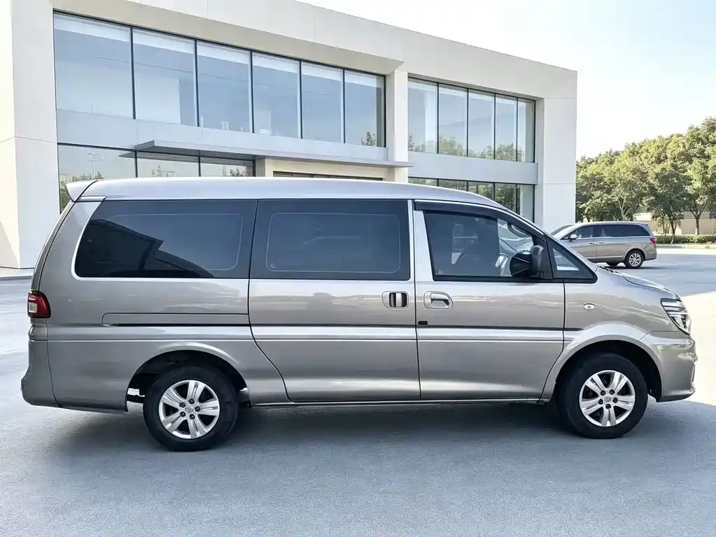 Forthing Lingzhi M5L 1.6L Basic Type 7 seats, фото 8