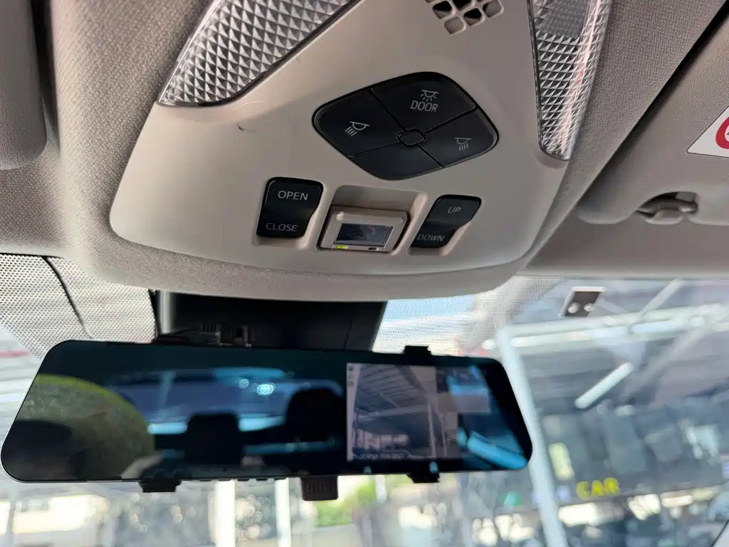 Toyota IZOA — миниатюра 8