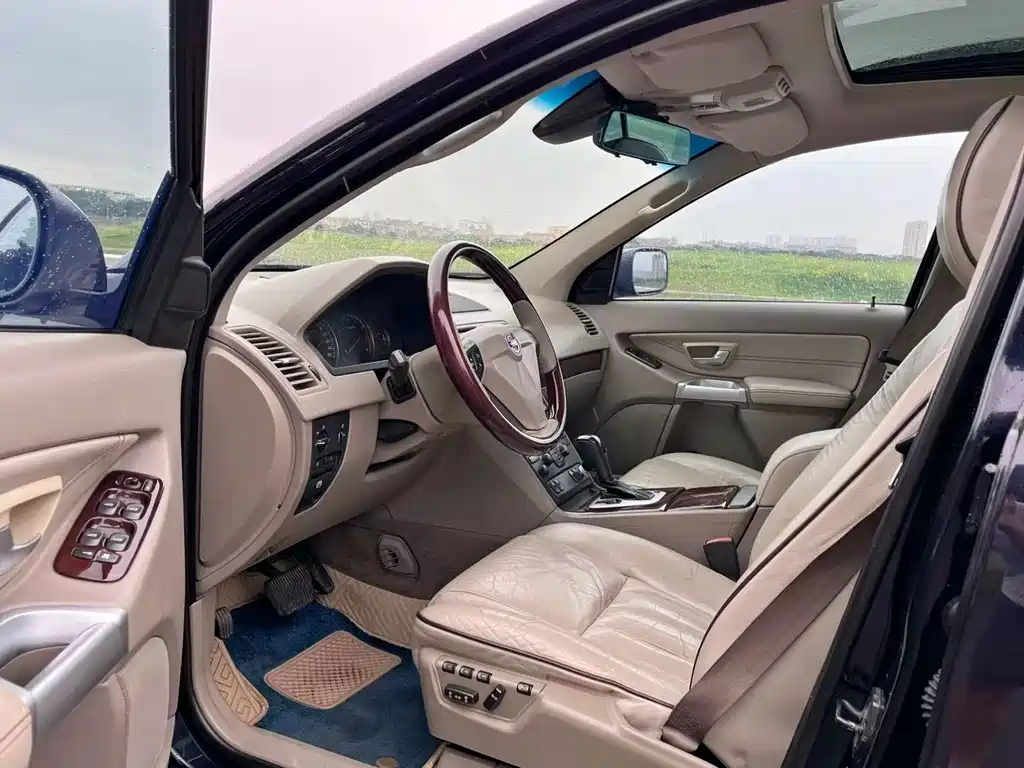 Volvo XC90 2006 4.4 V8 AWD мест Executive
