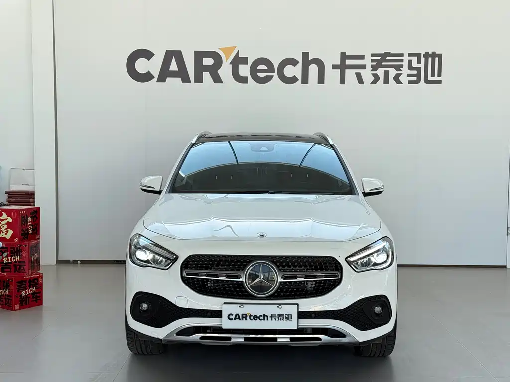 MERCEDES-BENZ GLA