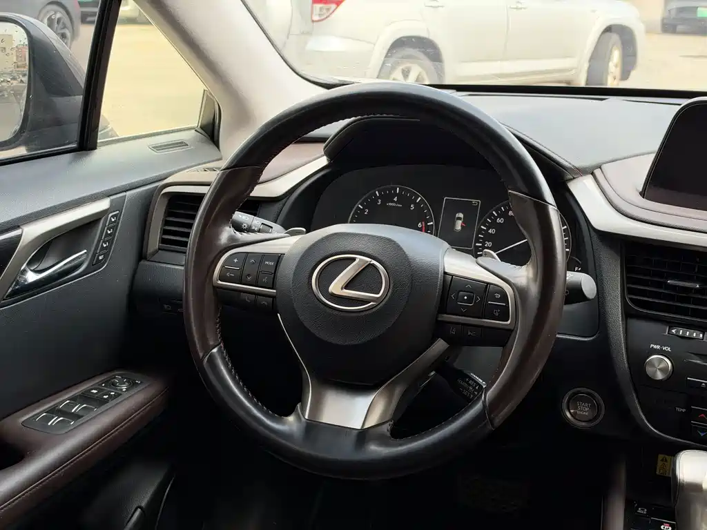 Lexus RX — миниатюра 13