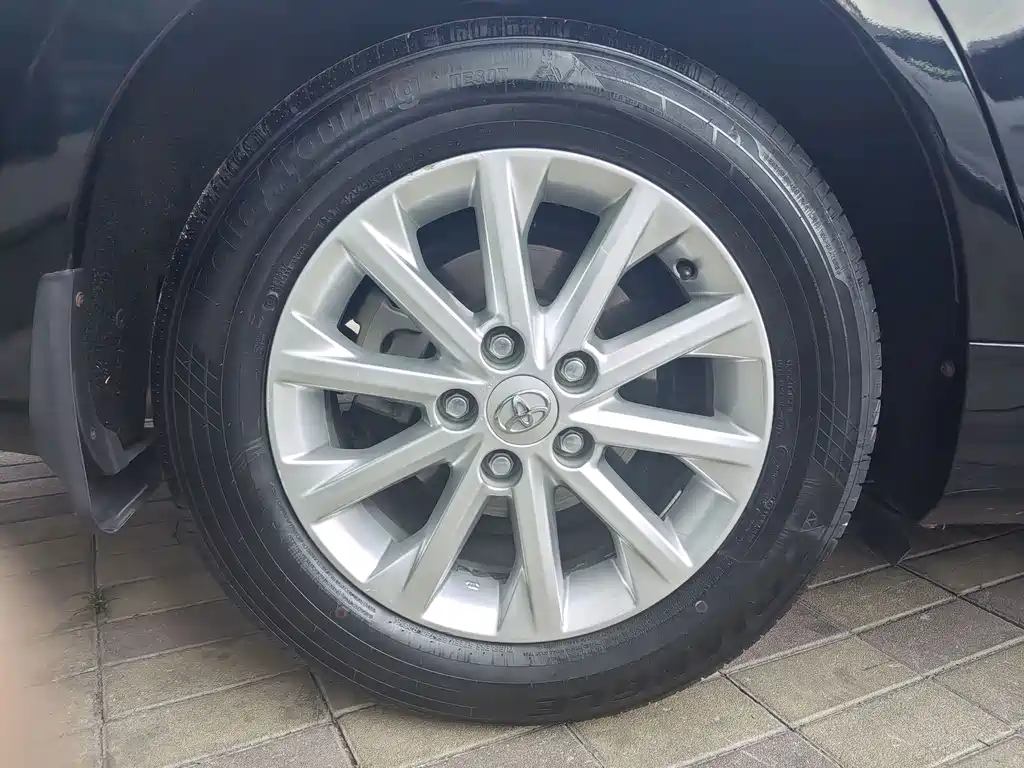 Toyota Camry — миниатюра 16