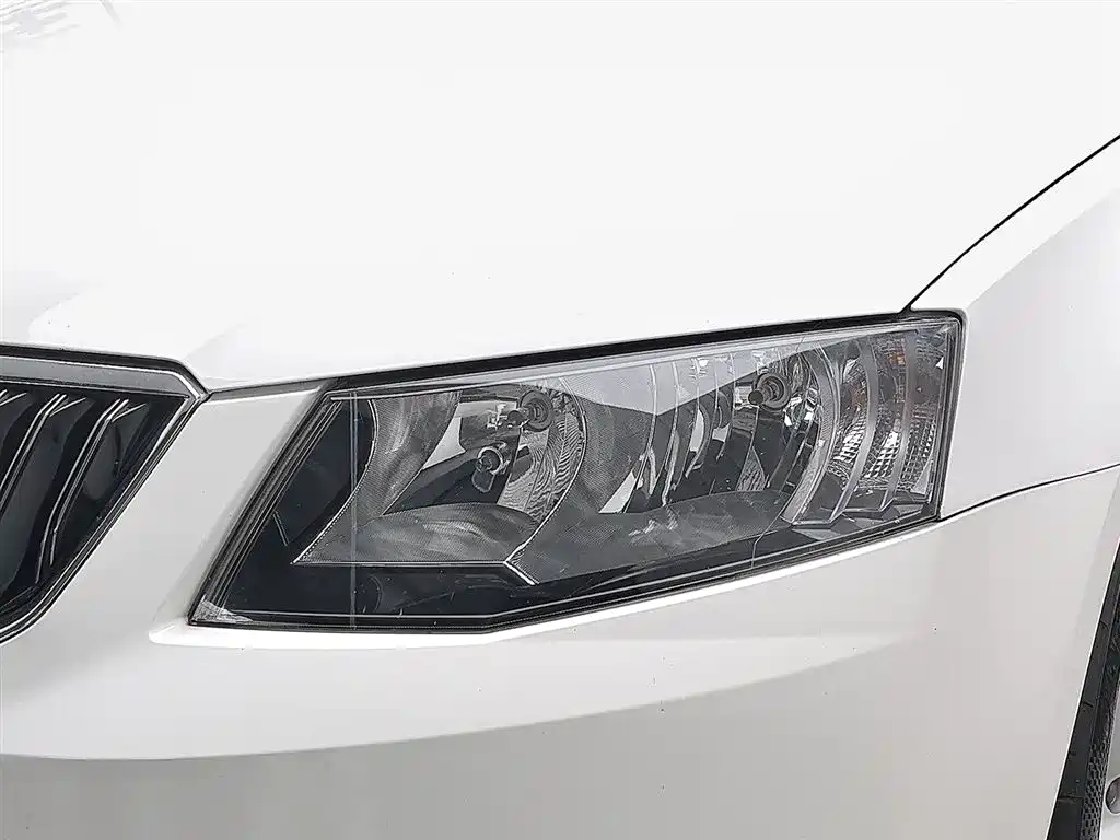 Skoda Octavia 2015 1.6L AT