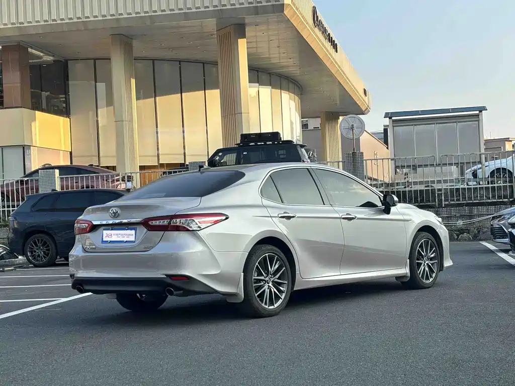 Toyota Camry — миниатюра 3